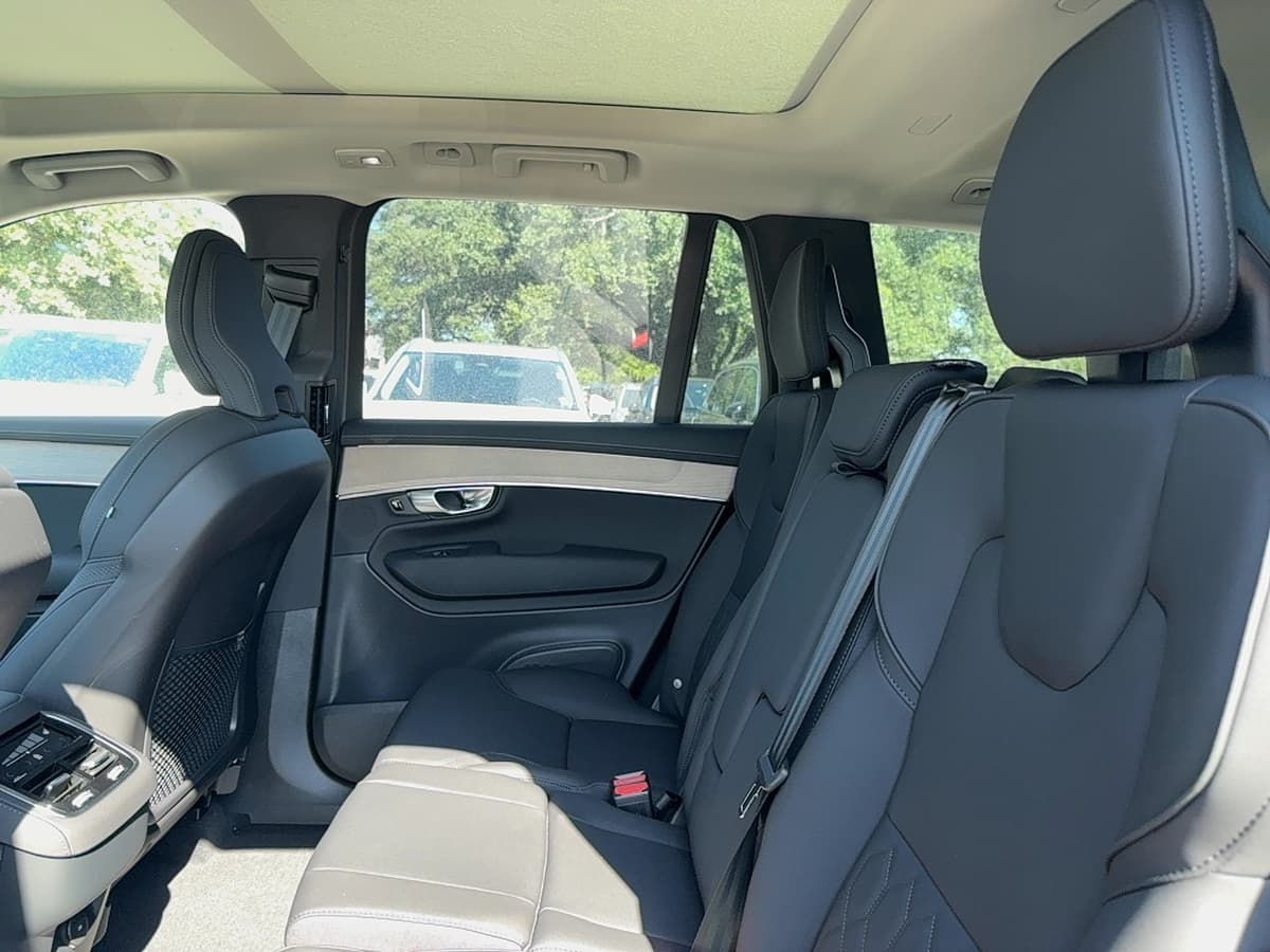 2026 Volvo XC90 - Image 17