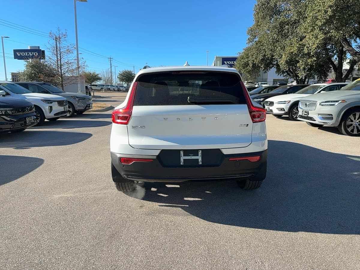 2026 Volvo XC40 - Image 6