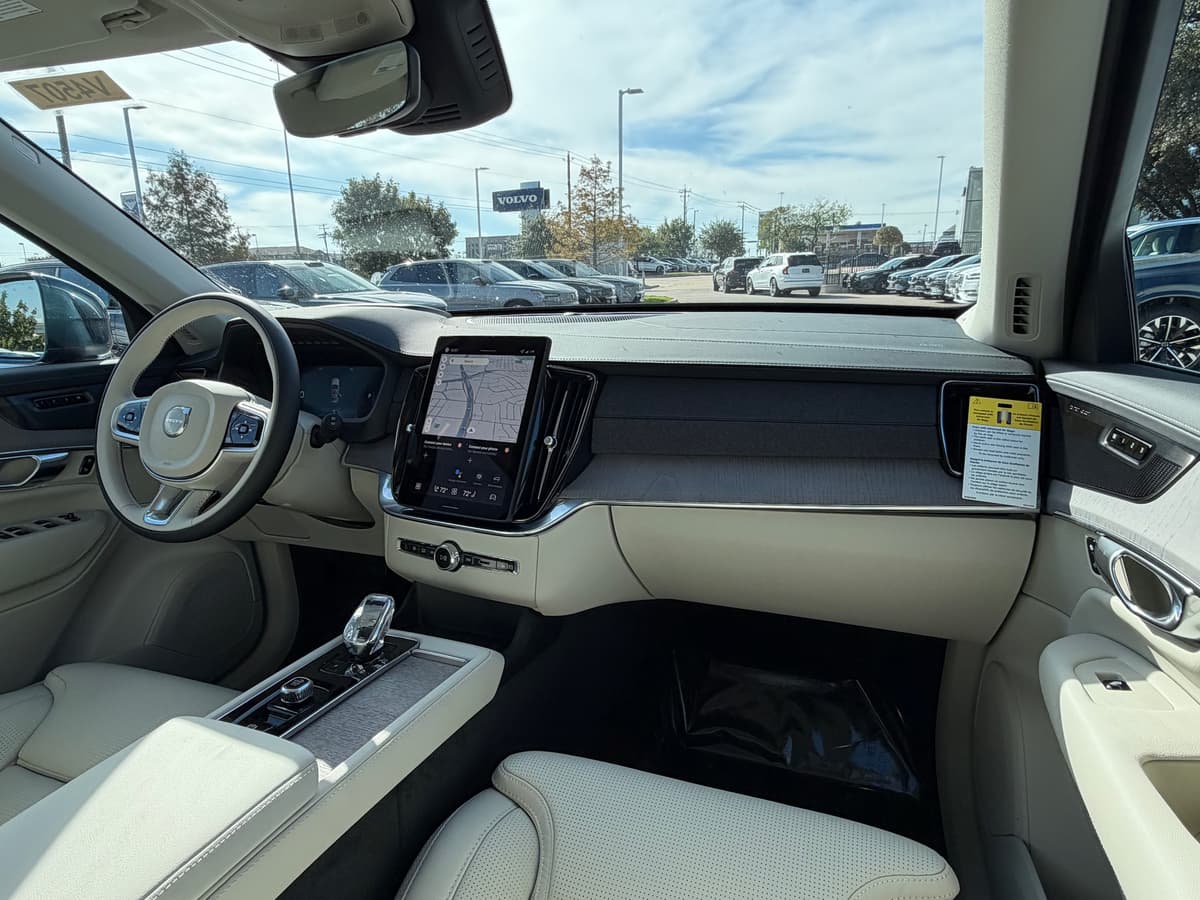 2026 Volvo XC90 - Image 11