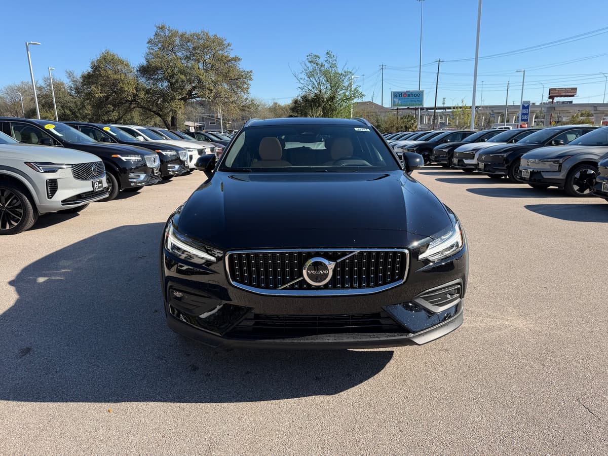 2026 Volvo V60 Cross Country - Image 6