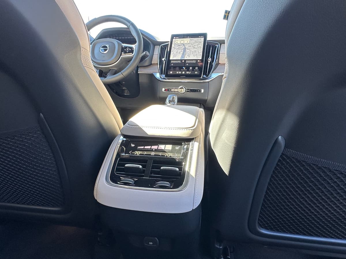 2026 Volvo XC90 - Image 12