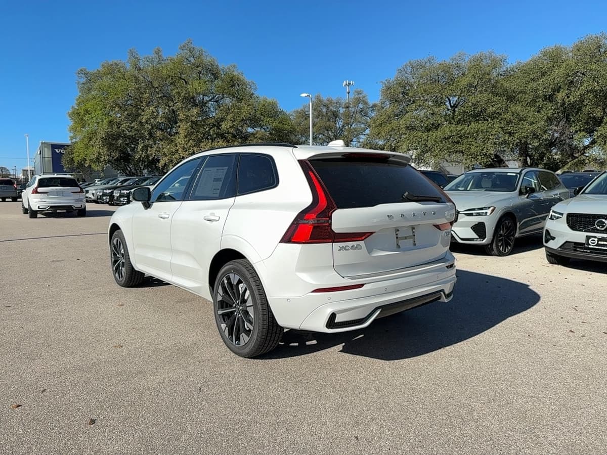 2026 Volvo XC60 - Image 4