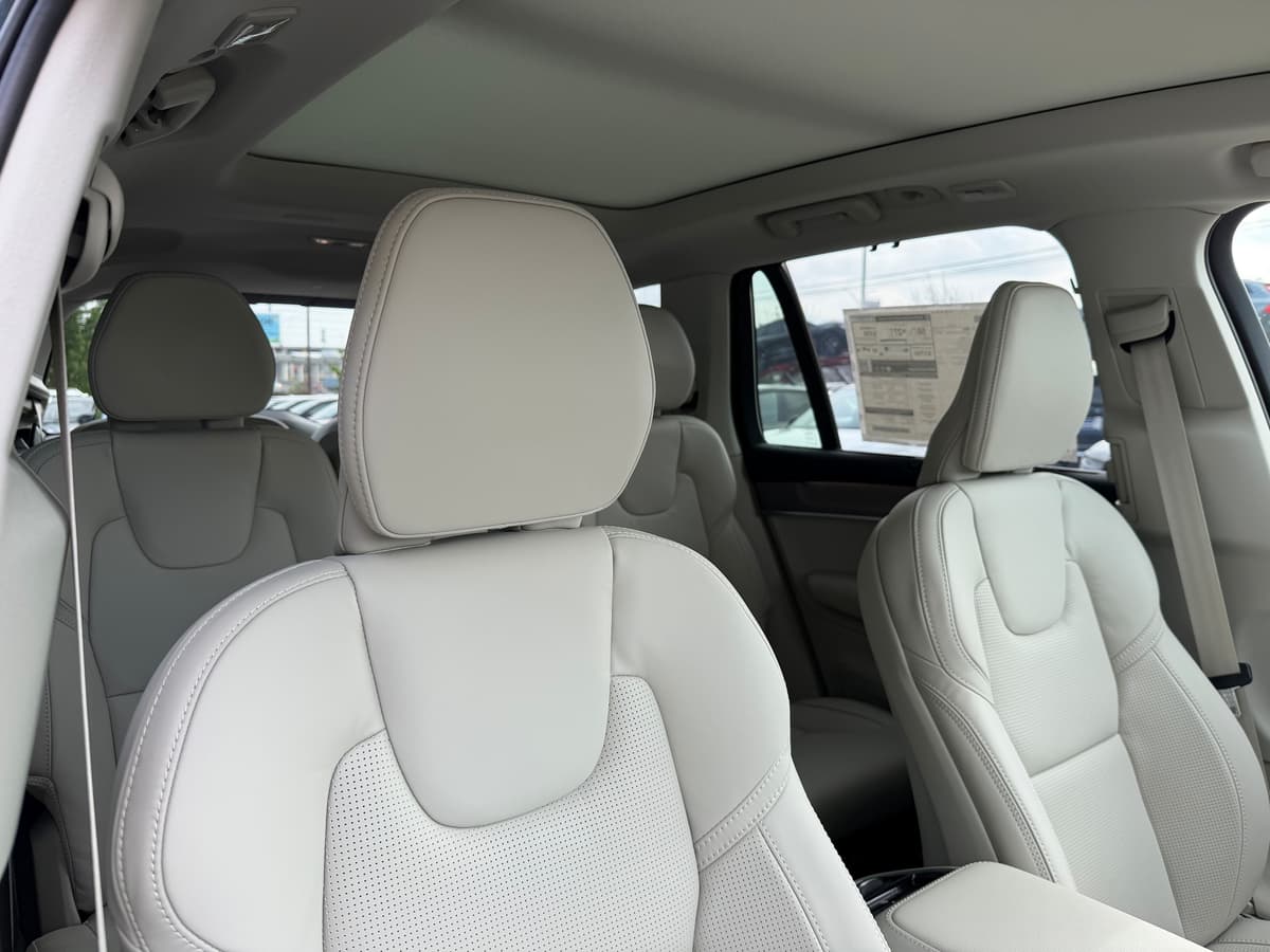 2026 Volvo XC90 plug-in hybrid - Image 9