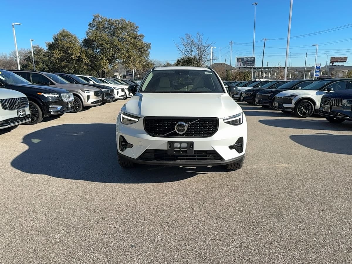 2026 Volvo XC40 - Image 7