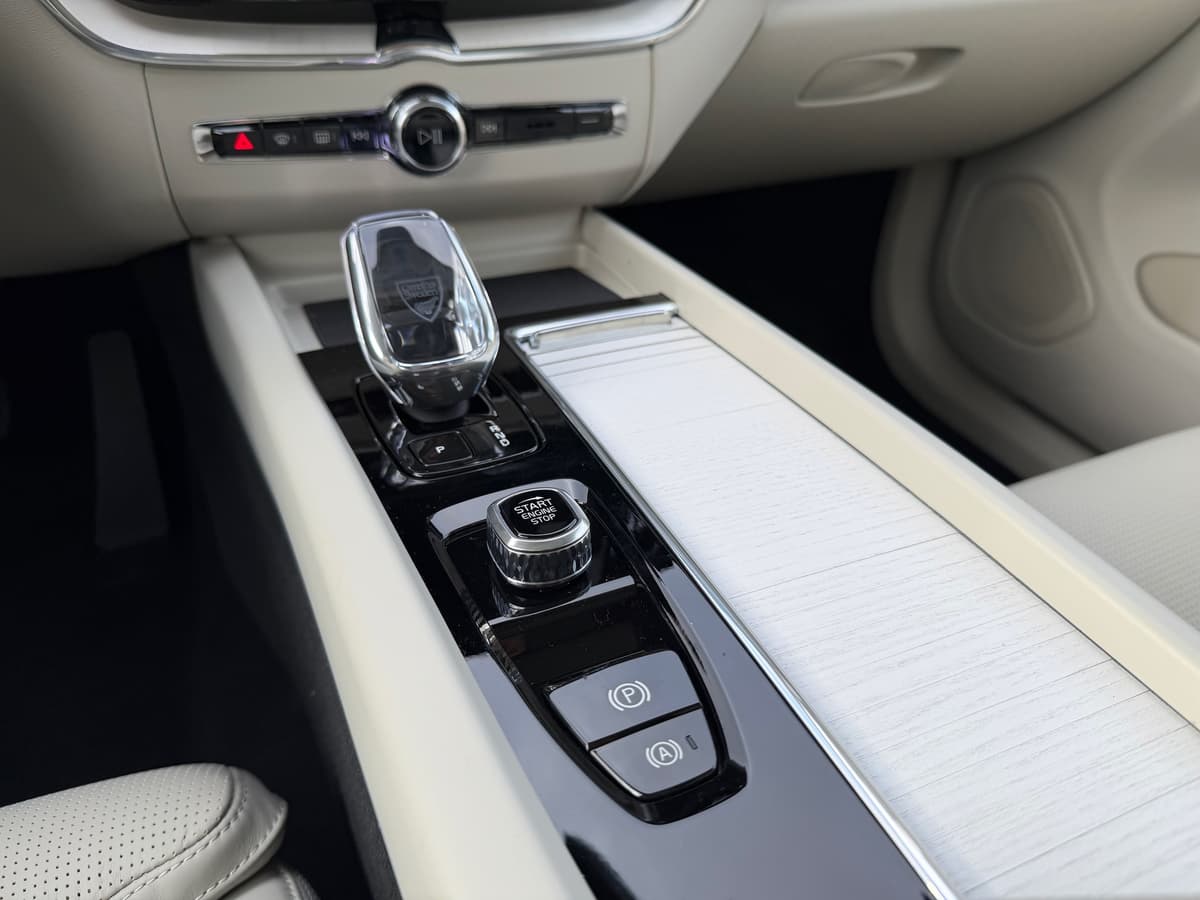 2026 Volvo XC60 - Image 12