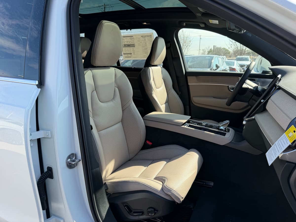 2026 Volvo XC90 - Image 8