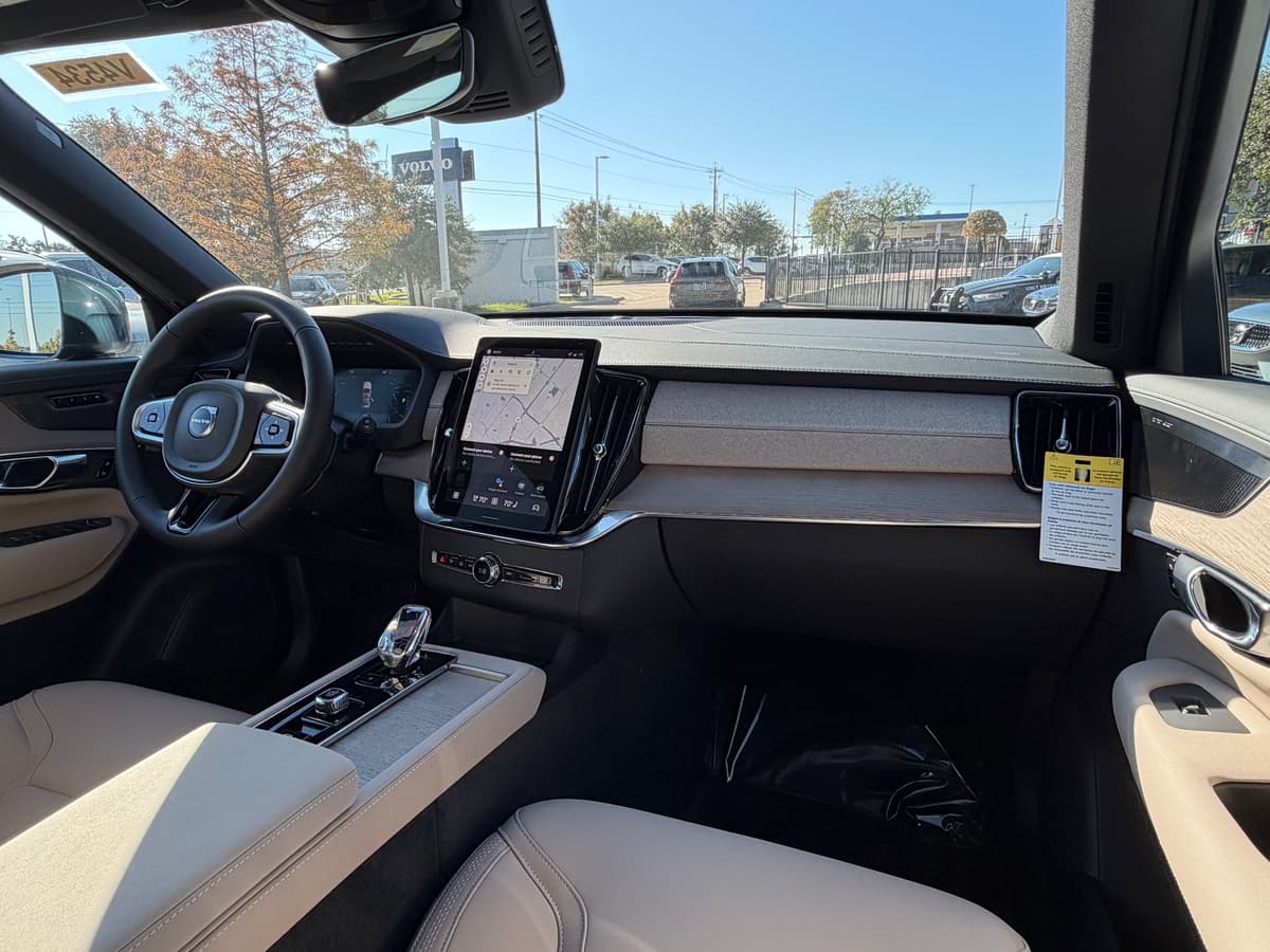 2026 Volvo XC90 plug-in hybrid - Image 10