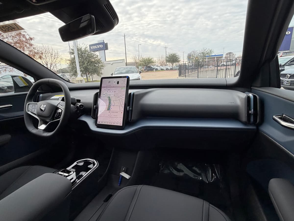 2026 Volvo EX30 Cross Country - Image 11