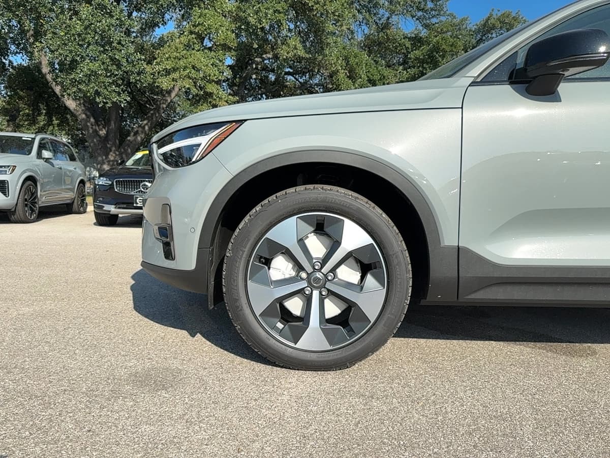 2026 Volvo XC40 - Image 11