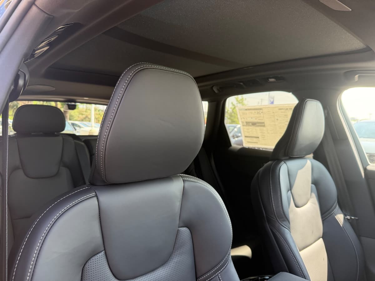 2026 Volvo XC60 - Image 9