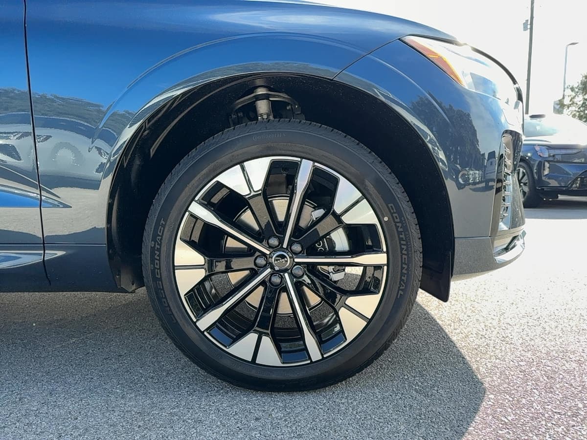 2026 Volvo XC60 - Image 9