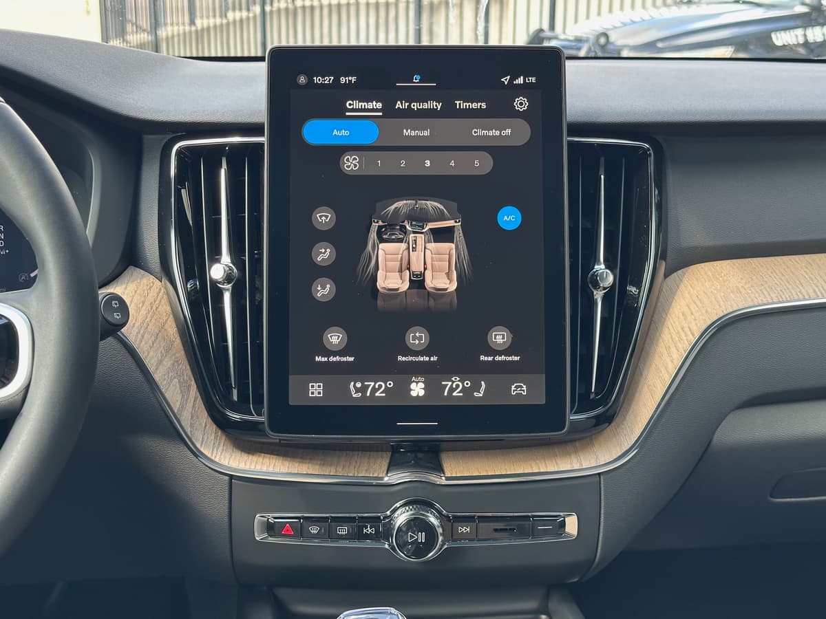 2026 Volvo XC60 - Image 12