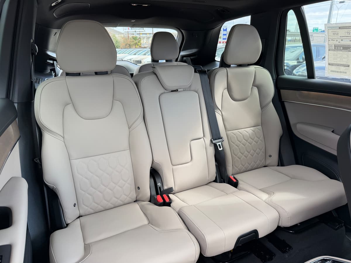 2026 Volvo XC90 plug-in hybrid - Image 10