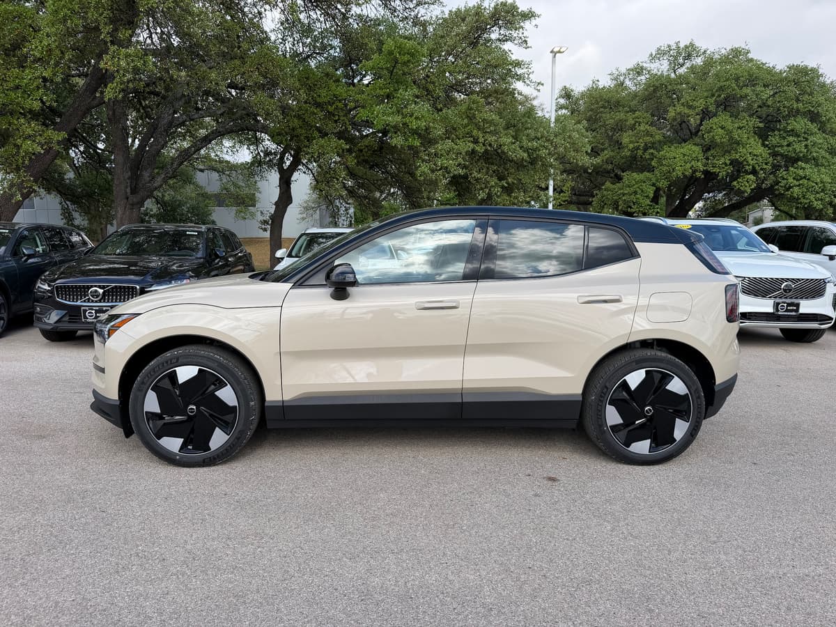 2026 Volvo EX30 - Image 3