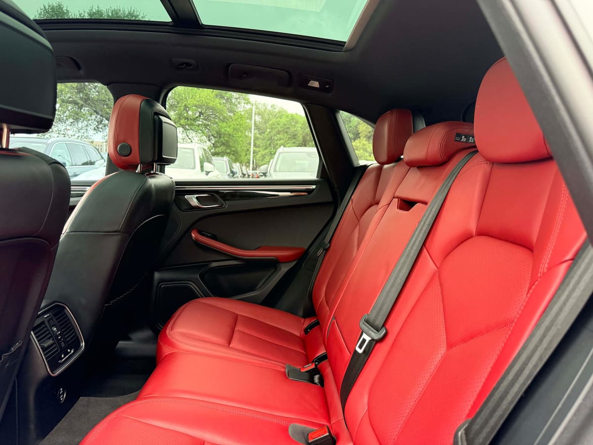 2023 Porsche Macan - Image 14