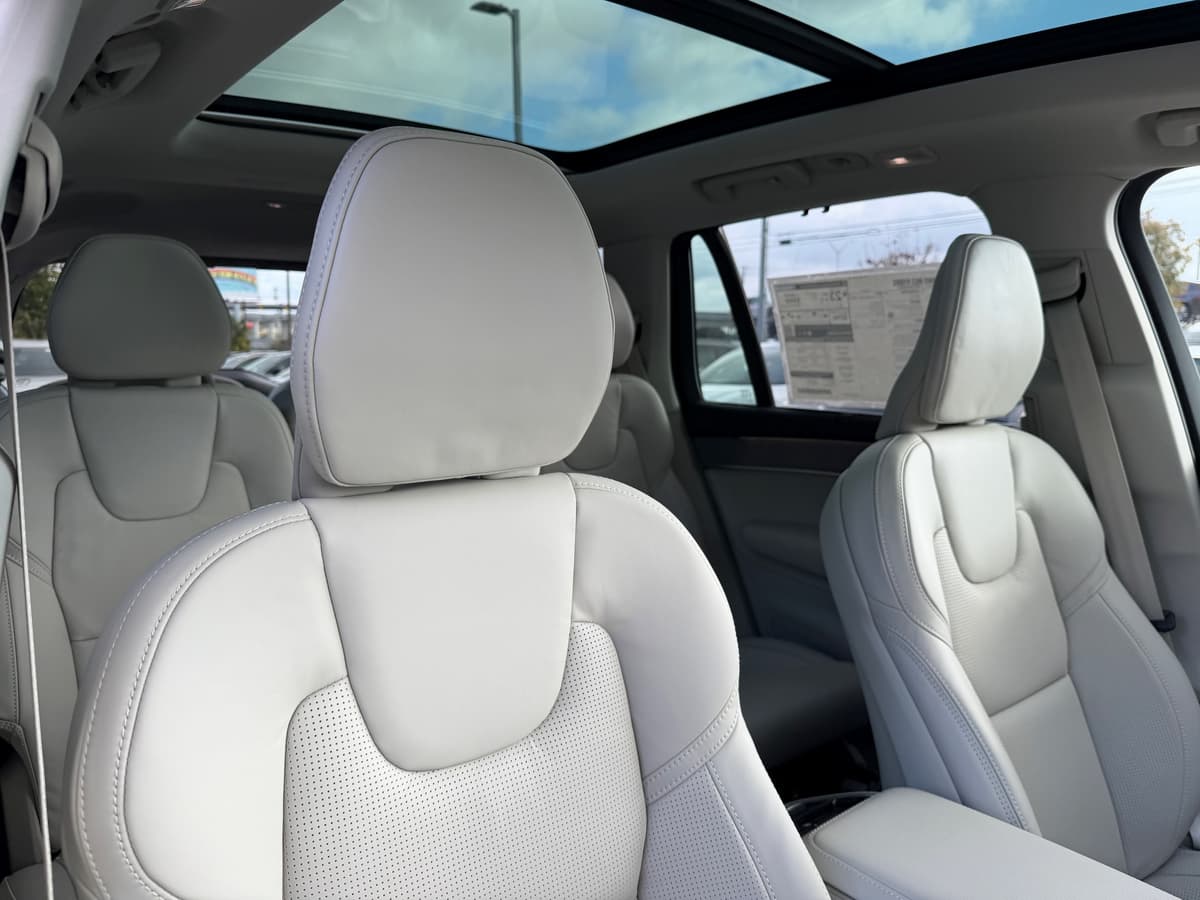 2026 Volvo XC90 - Image 9