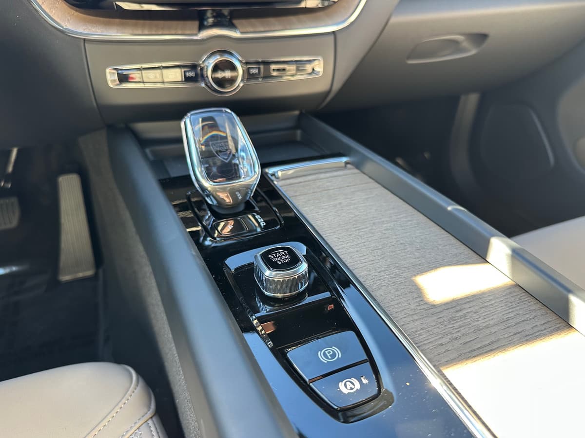 2026 Volvo XC60 - Image 13