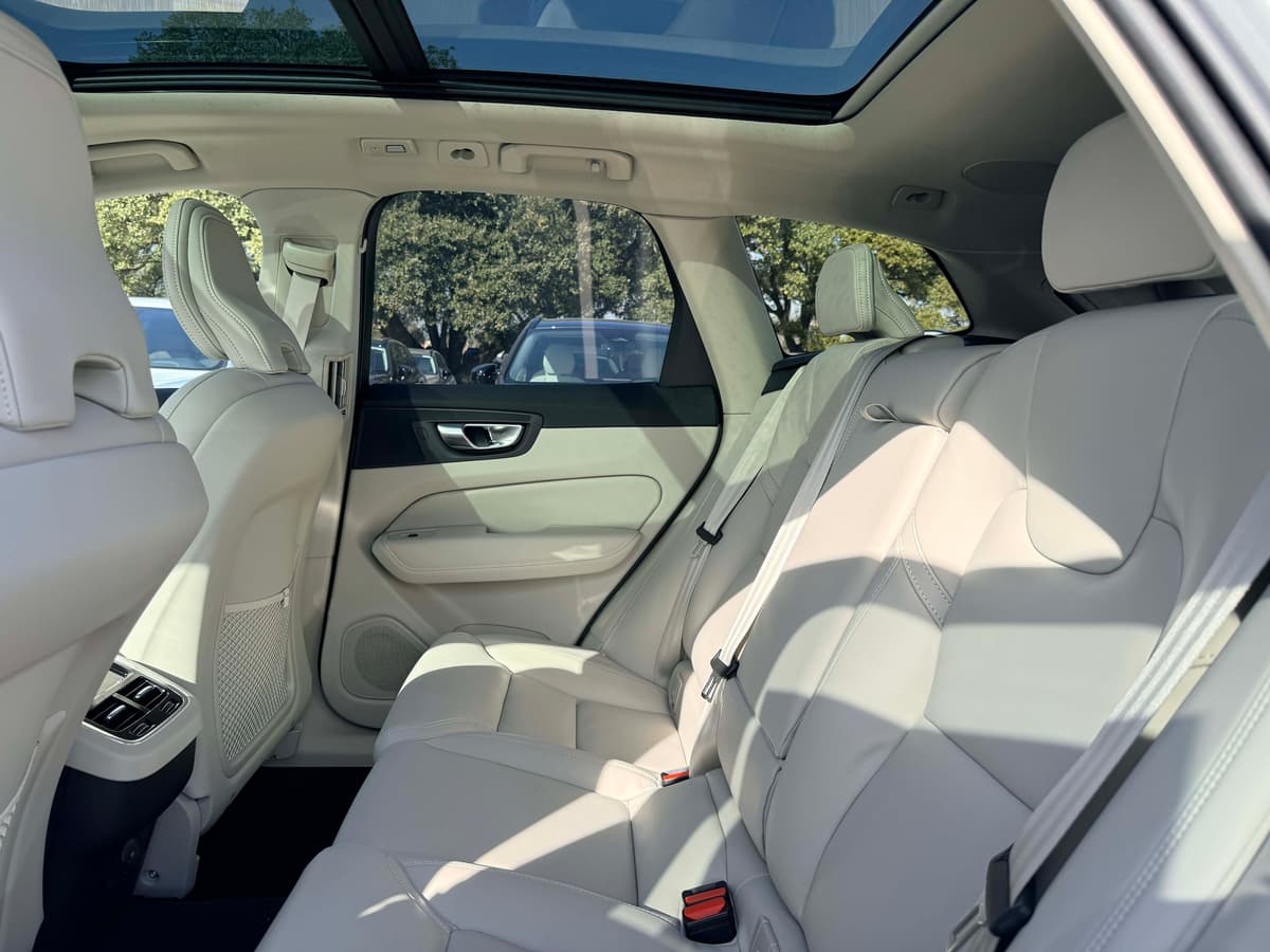2026 Volvo XC60 - Image 15