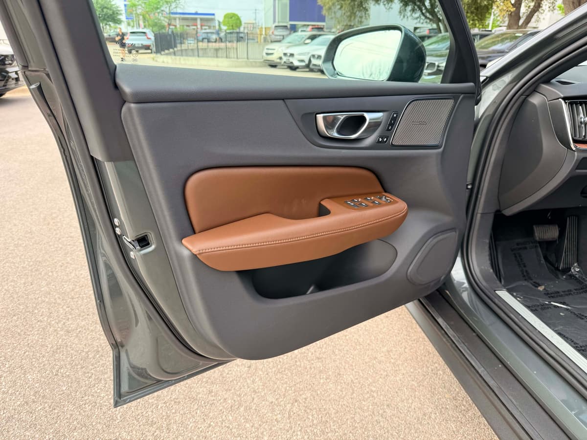 2026 Volvo V60 Cross Country - Image 10