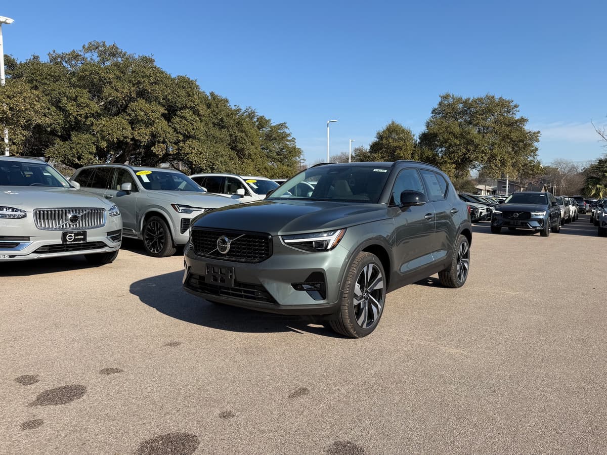 2026 Volvo XC40 - Image 2