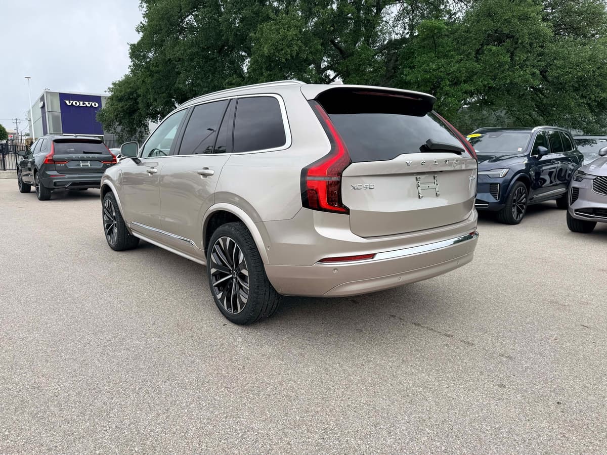 2026 Volvo XC90 plug-in hybrid - Image 4