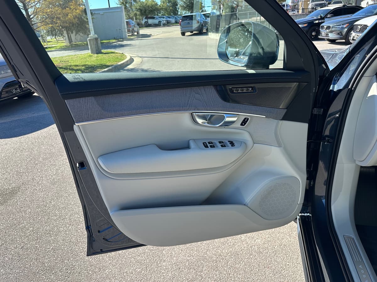2026 Volvo XC90 - Image 18