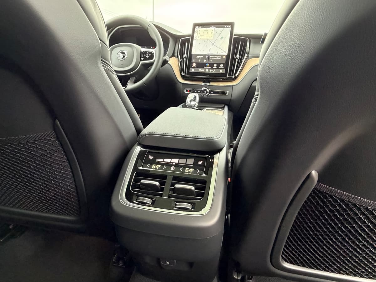2026 Volvo XC60 - Image 11