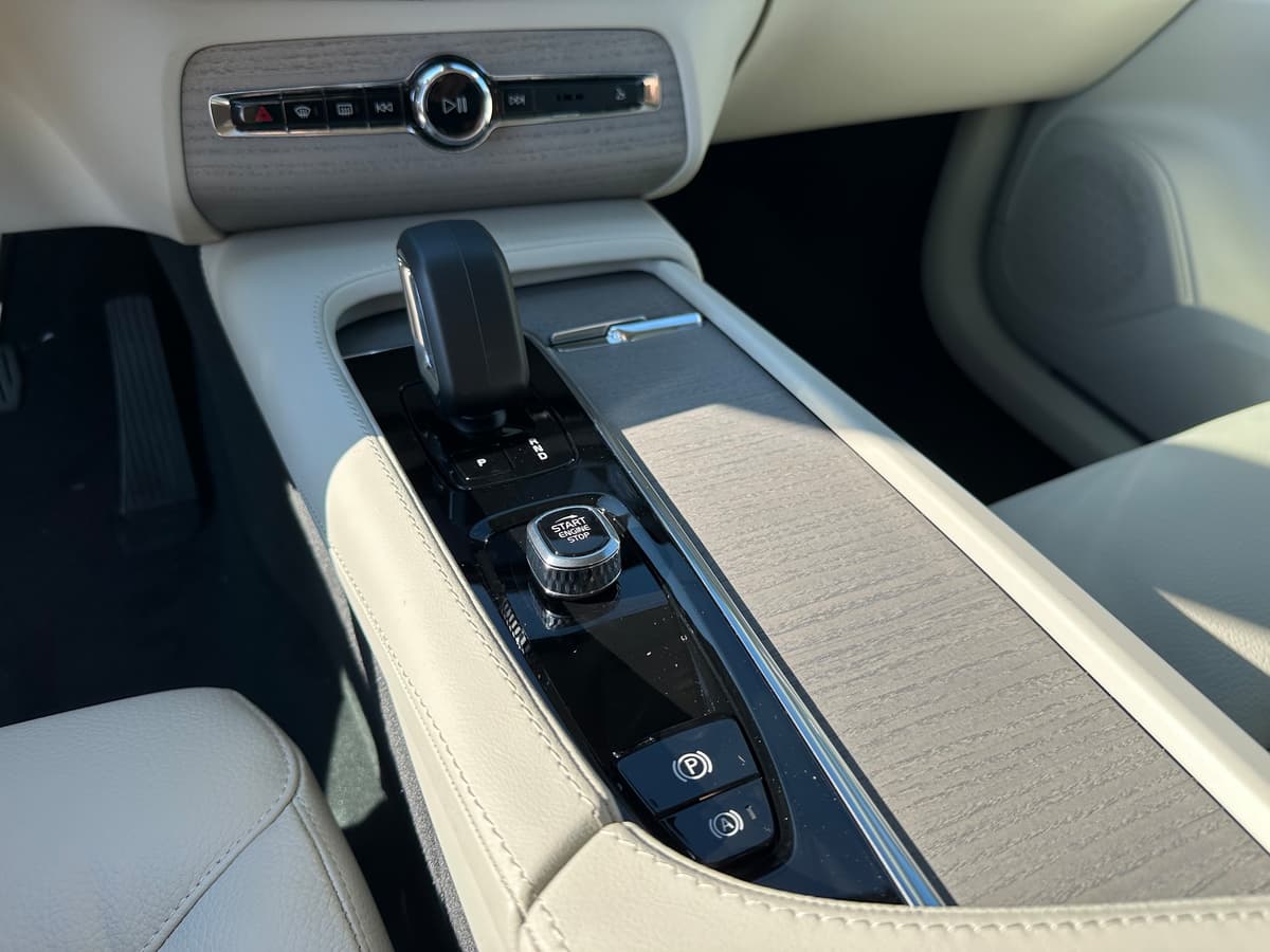 2025 Volvo XC90 - Image 12