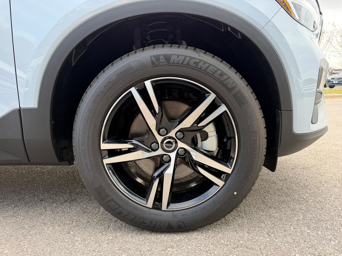 2026 Volvo XC40 - Image 7