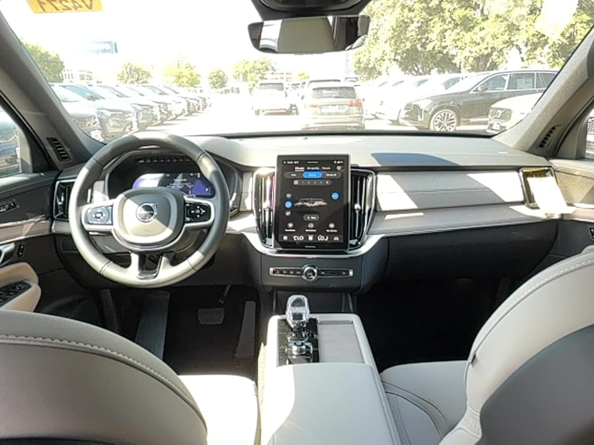 2026 Volvo XC90 - Image 17