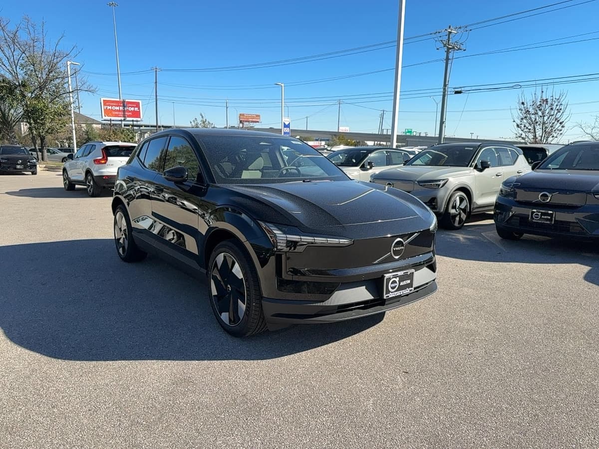 2026 Volvo EX30 - Image 7