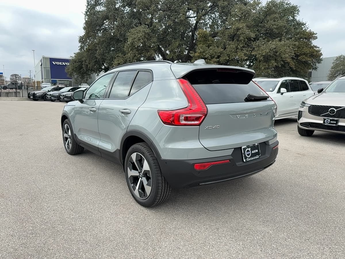 2026 Volvo XC40 - Image 5