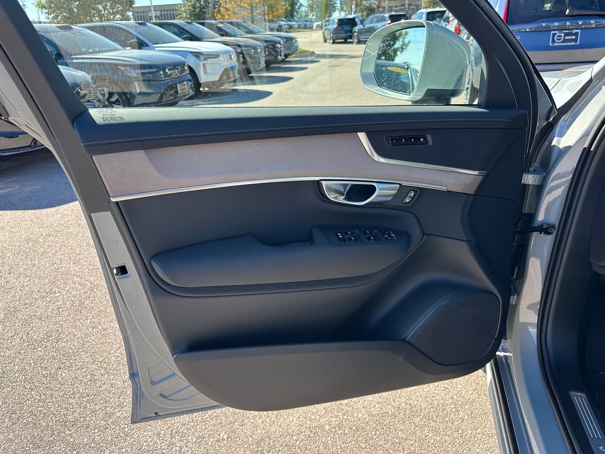 2026 Volvo XC90 - Image 18