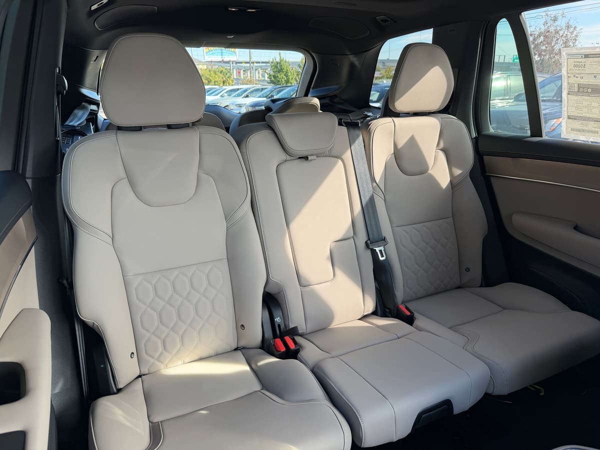 2026 Volvo XC90 - Image 9