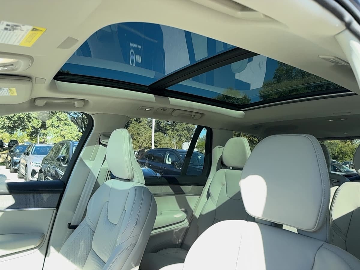 2026 Volvo XC90 - Image 12