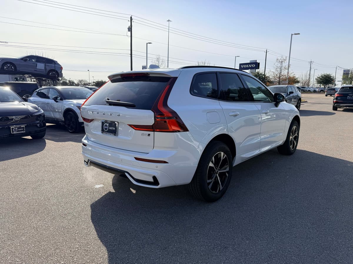 2026 Volvo XC60 - Image 6