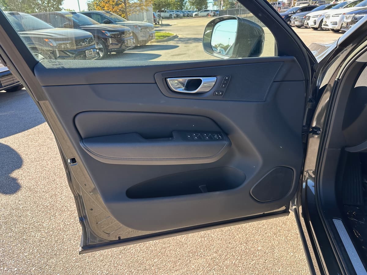 2022 Volvo XC60 - Image 21