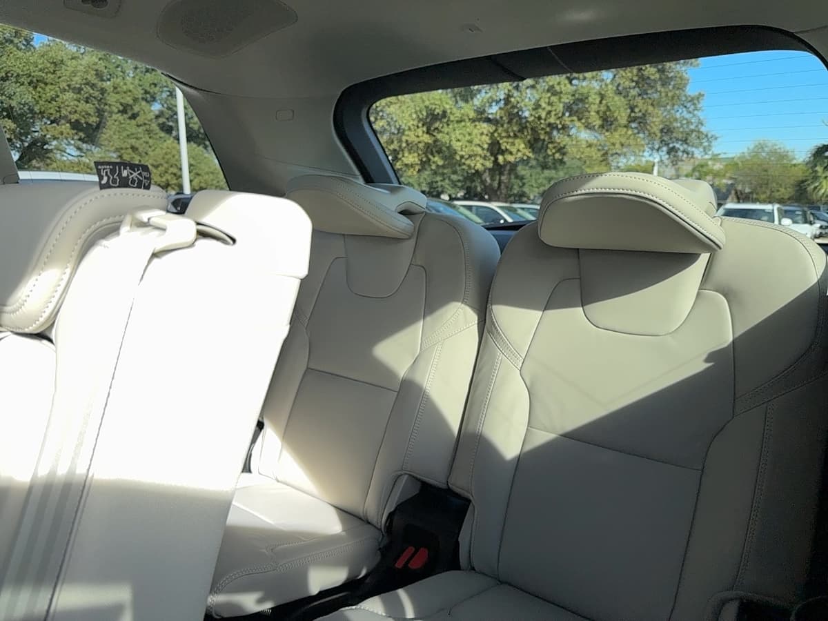 2026 Volvo XC90 - Image 16