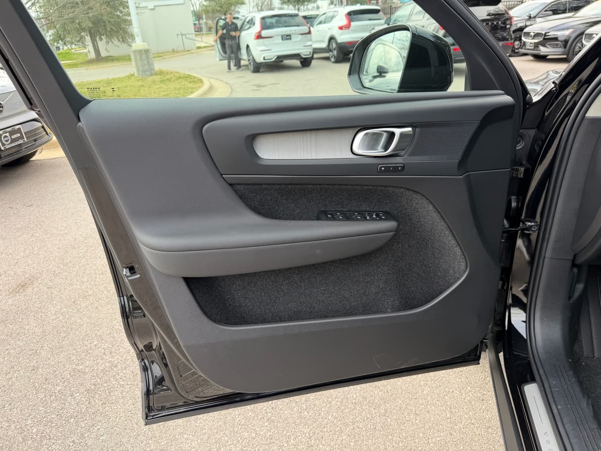 2026 Volvo XC40 - Image 16