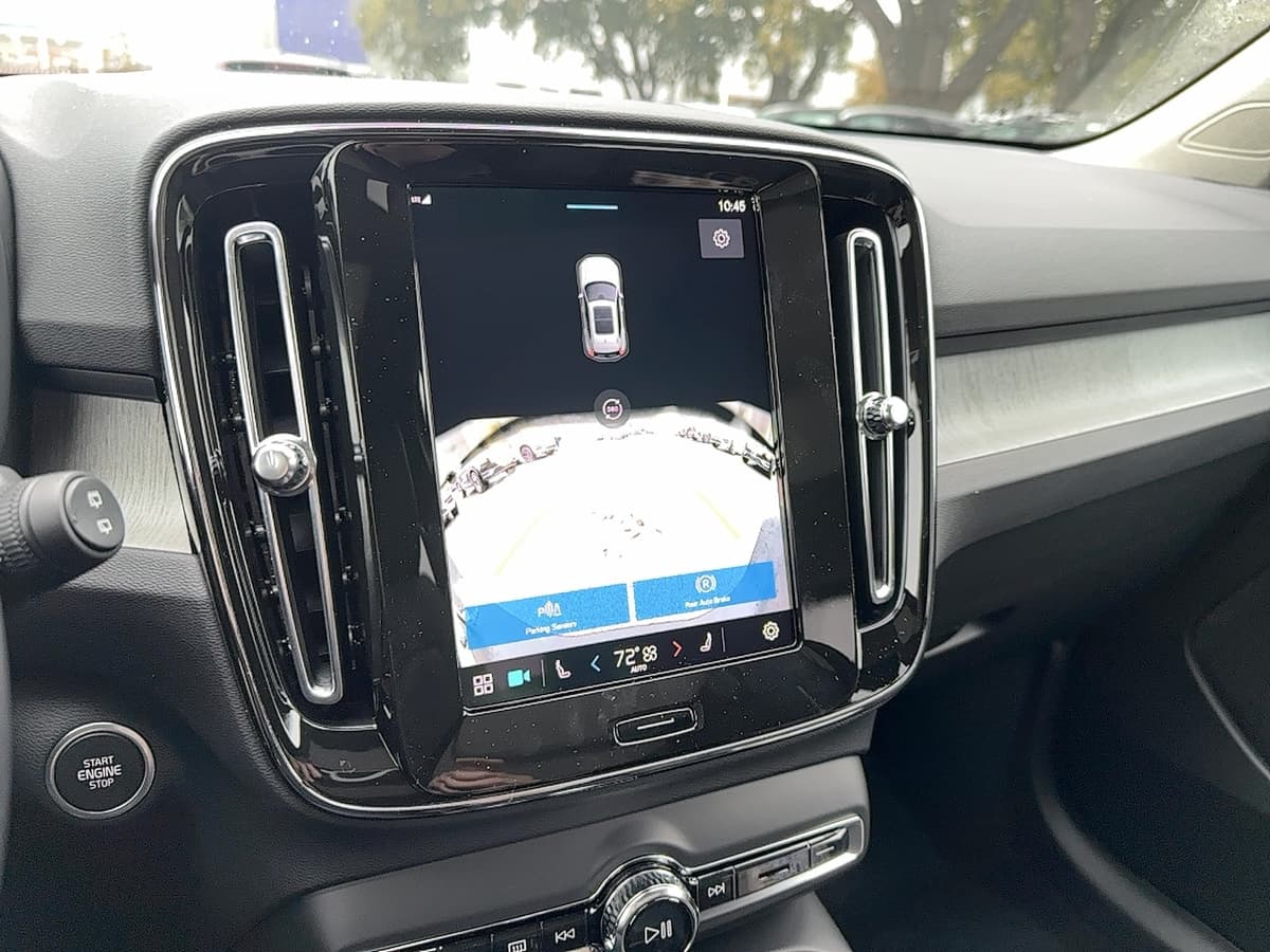 2025 Volvo XC40 - Image 23