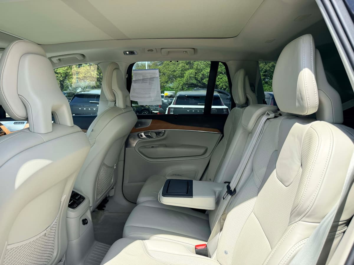 2016 Volvo XC90 Hybrid - Image 15