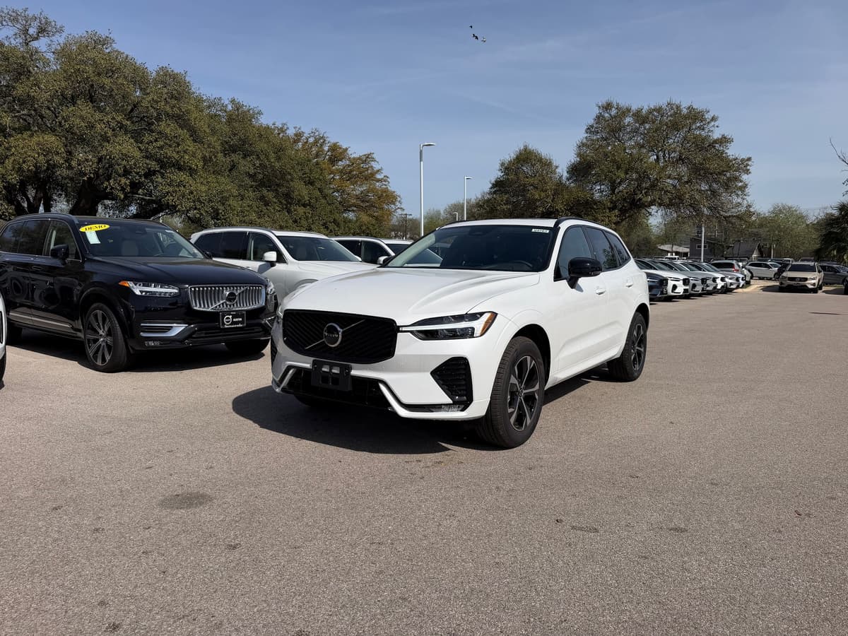 2026 Volvo XC60 - Image 2