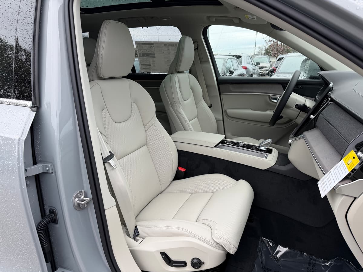 2026 Volvo XC90 - Image 8