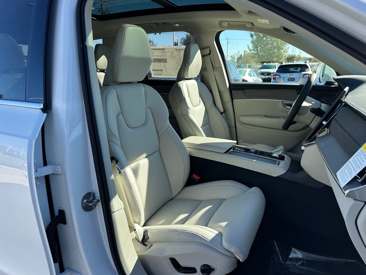 2026 Volvo XC90 - Image 8