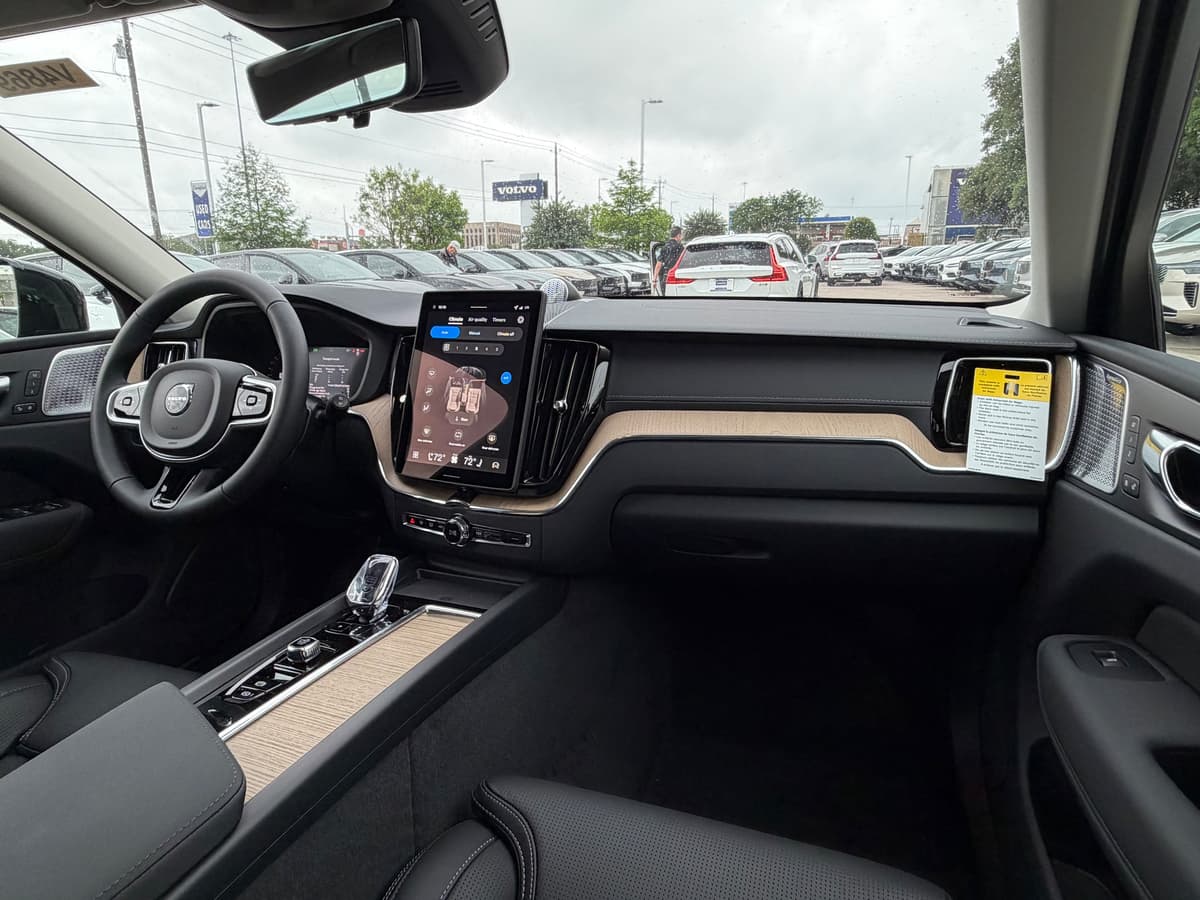 2026 Volvo XC60 - Image 10