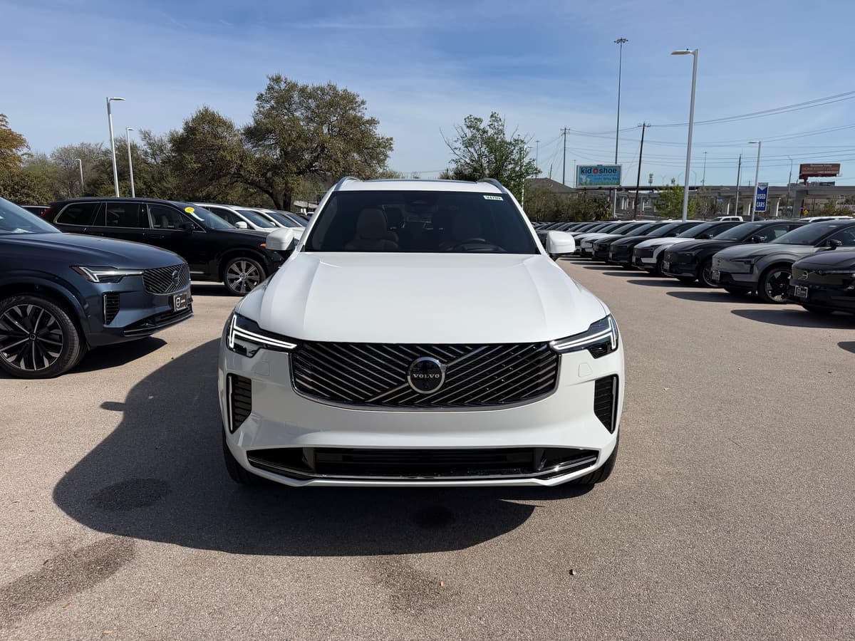 2026 Volvo XC90 plug-in hybrid - Image 6