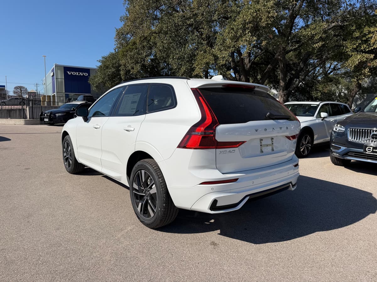 2026 Volvo XC60 - Image 4