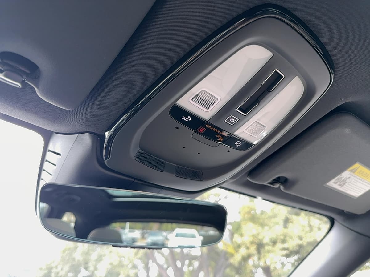 2026 Volvo XC60 - Image 25