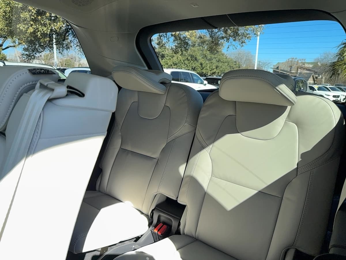 2026 Volvo XC90 - Image 17