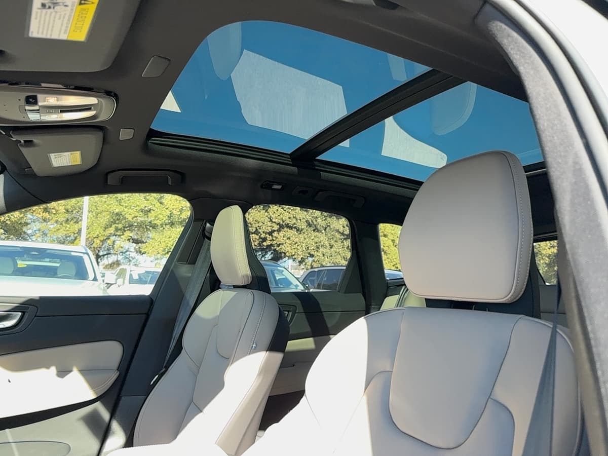 2026 Volvo XC60 - Image 10